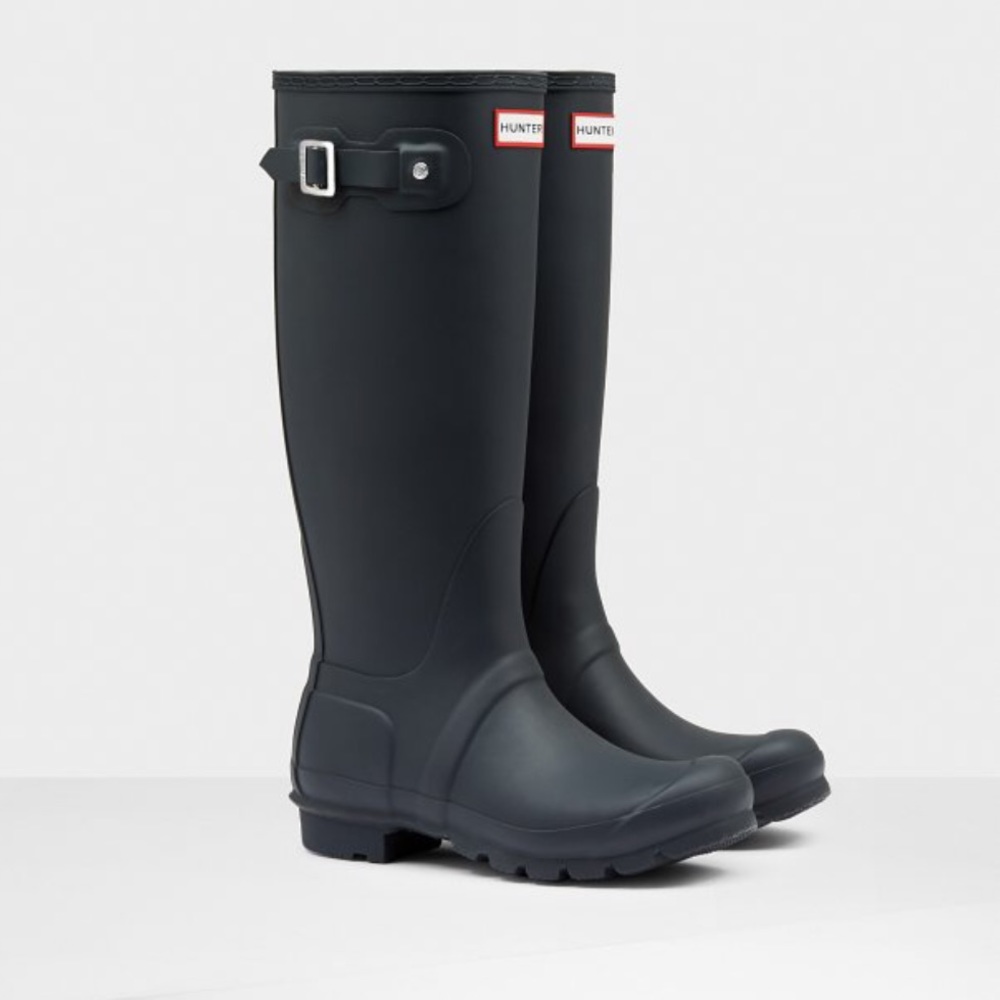 Hunter Tall Navy Matte rain boots!